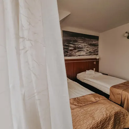 阿兹尔酒店 3* Kąty Wrocławskie