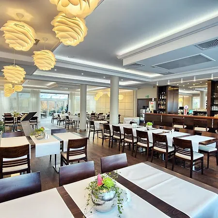 阿兹尔酒店 酒店 Kąty Wrocławskie