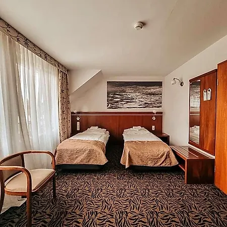 Azyl Hotel