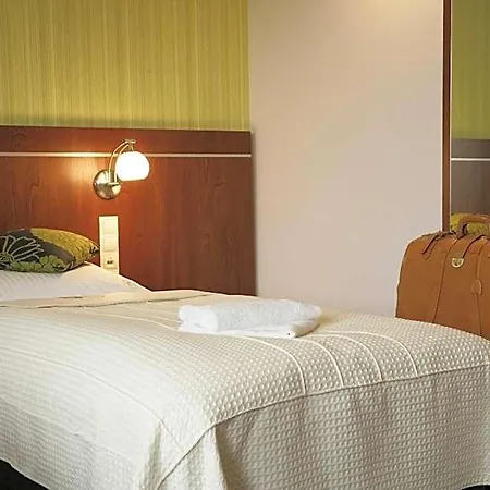 Azyl 3* Kąty Wrocławskie