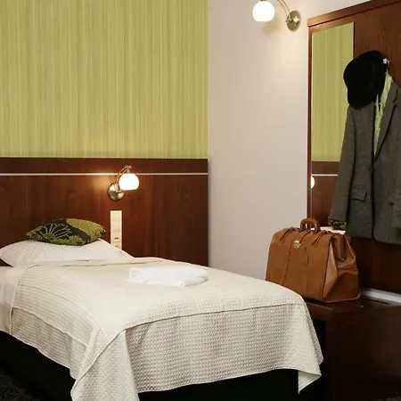 Hotel Azyl