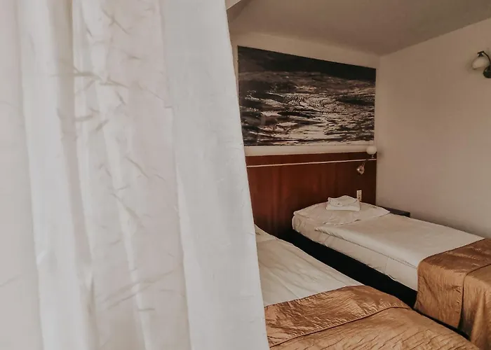 Azyl 3* Kąty Wrocławskie